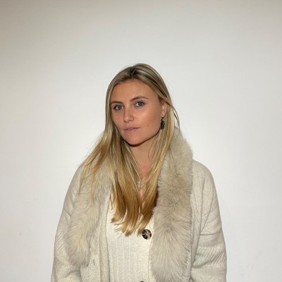 Portrait of Manon Leroy, Russian Manicure Specialist at LacquerLove