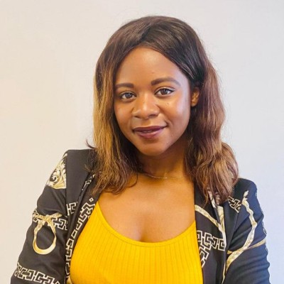 Portrait of Sofia Bernard, Gel Specialist at LacquerLove Toulouse